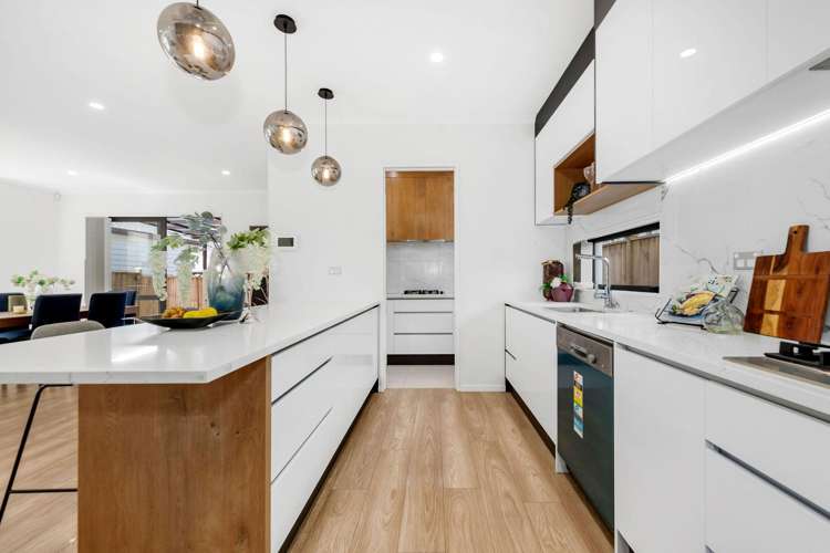 15 Raumaota Road Flat Bush_2