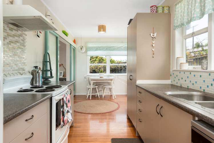 8b Esk Street Parkvale_15