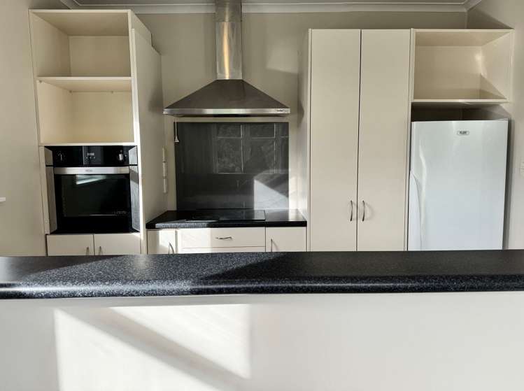 9 Lincoln Avenue Tawa_4