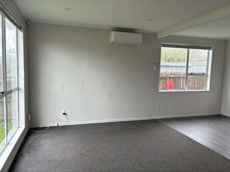 2/3 Etherton Drive Manurewa_5