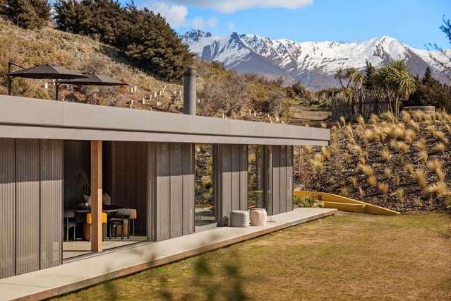 Rich-lister selling his Queenstown estate - I miss life in my caravan