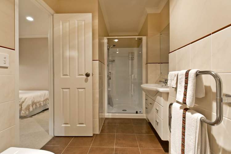 2 Manon Crescent Greenhithe_17