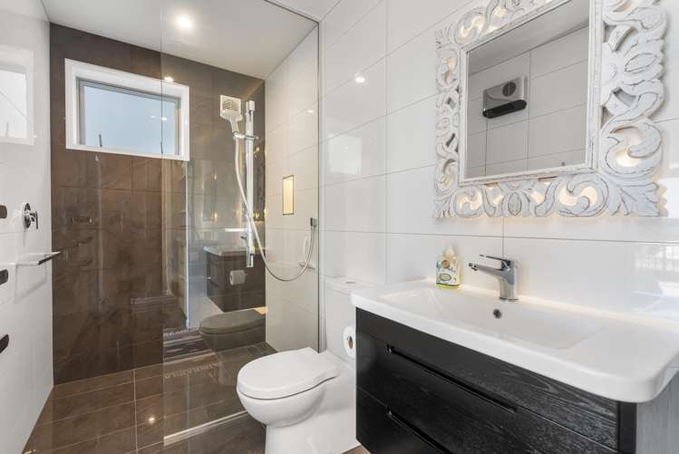 62 Te Awakura Terrace Mount Pleasant_24