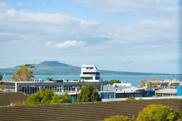 Seaview and Coastal Lifestyle in Takapuna