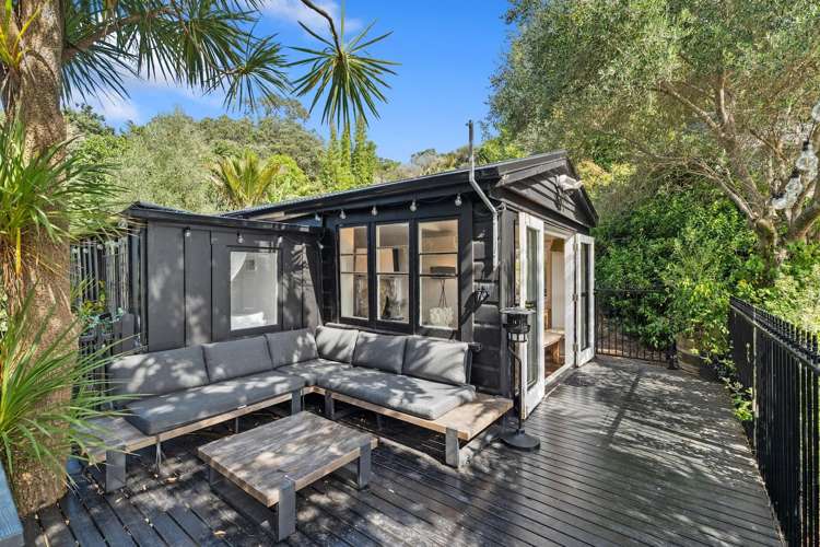 8 Fourth Avenue Onetangi_18