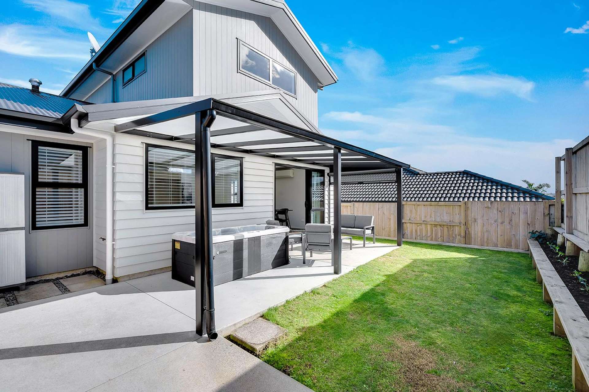2/8 Jennian Avenue Rototuna_0
