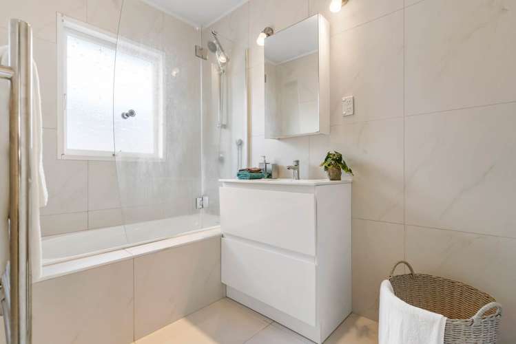 2/135 Glenmore Road Sunnyhills_11