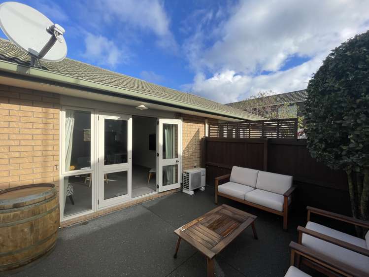 7/11 Grove Road Addington_12