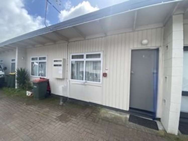 2/13 Eason Street 11068_0