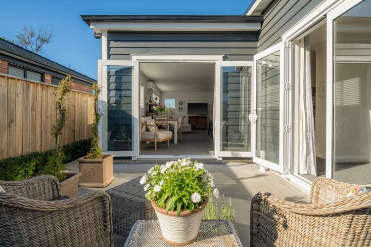 34 Harvard Road Burleigh_11