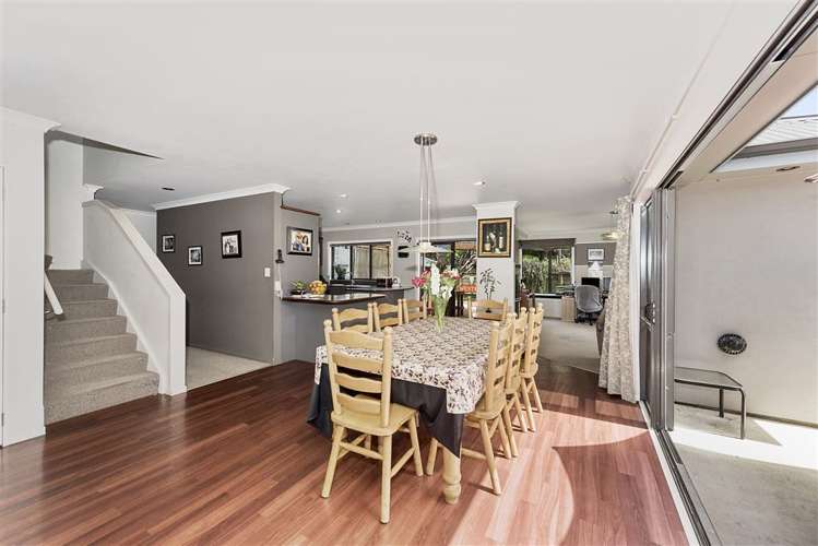 18 Sharaleigh Place Grandview Heights_12