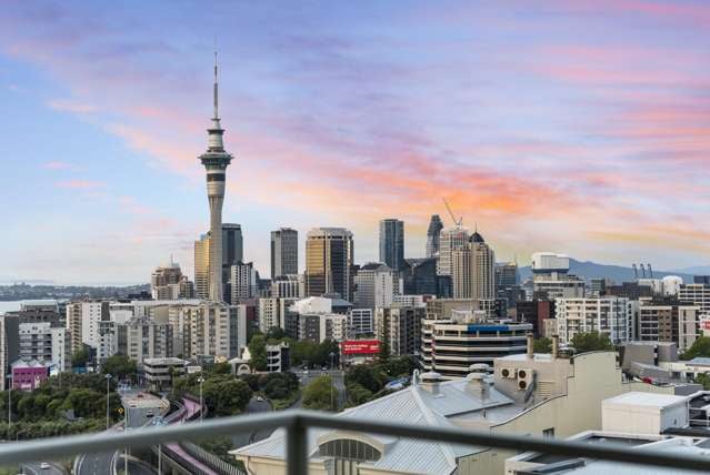 Sub penthouse with iconic views