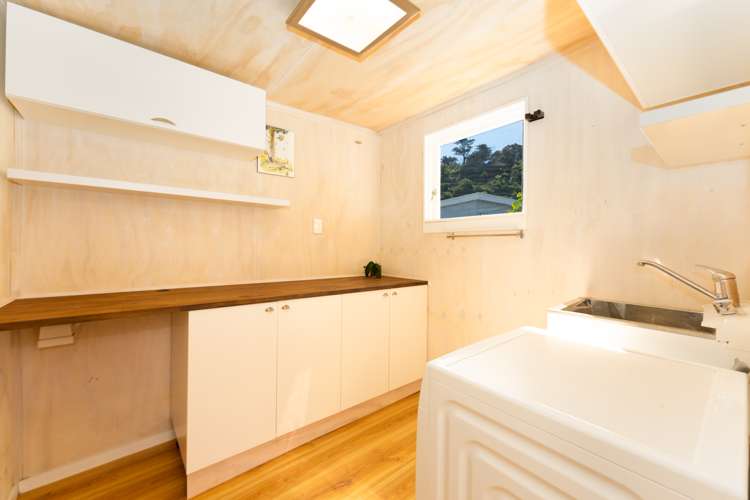 25 Riddlers Crescent Petone_13