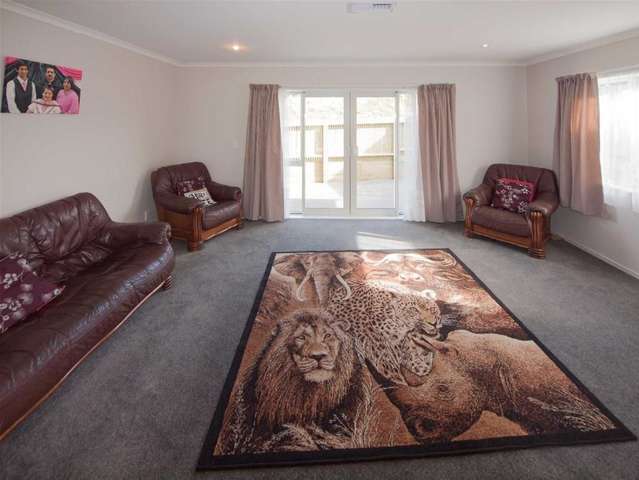 98 Amesbury Drive Churton Park_1