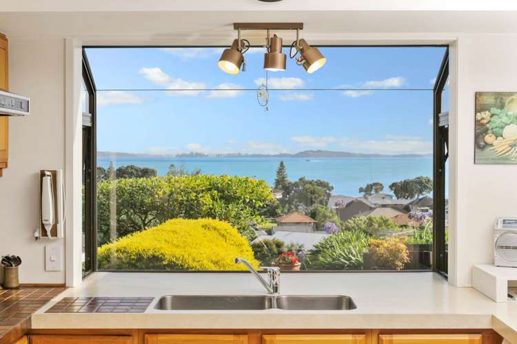 6 Embling Place Eastern Beach_14