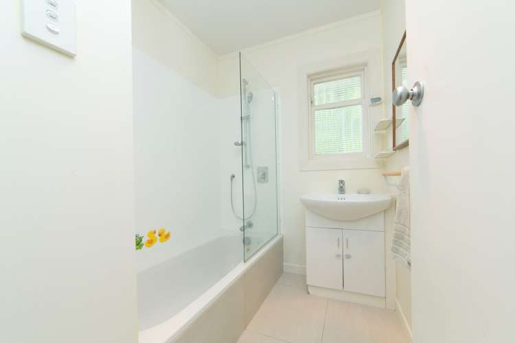 10 Derwent Crescent Titirangi_7