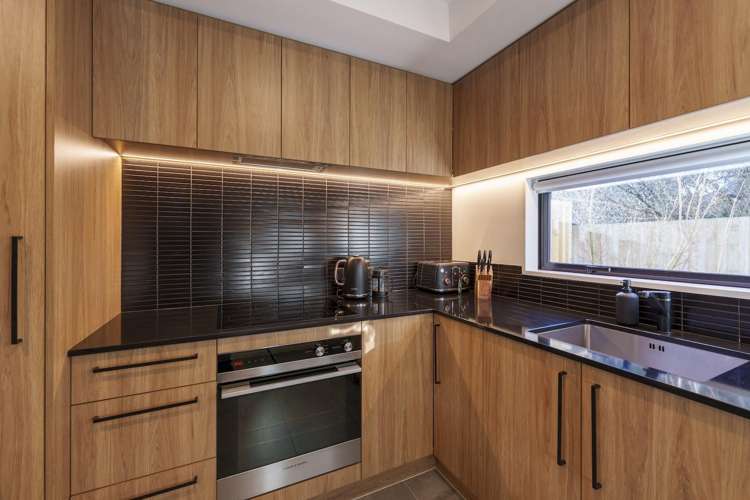 Unit 5/274 Kilmore Street_3