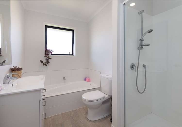 10 Caproni Road Burleigh_11