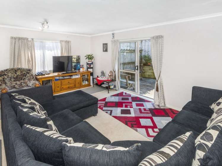 42 Robin Brooke Drive Flat Bush_2