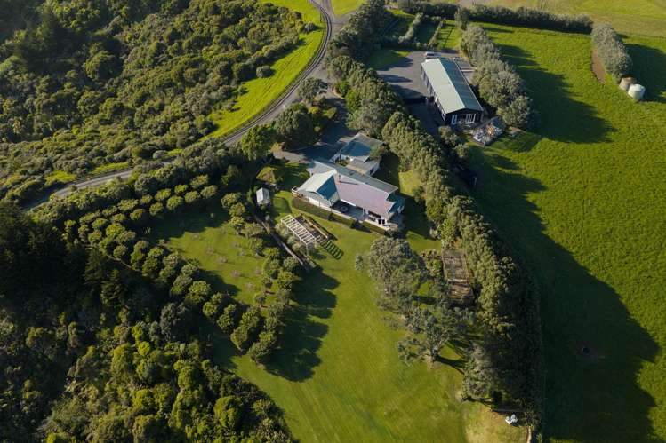 216 Constable Road Muriwai Beach_2