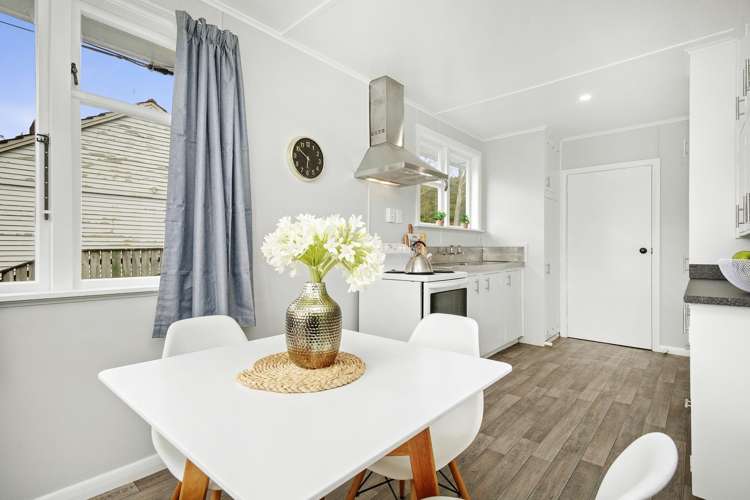 76 Strand Crescent Naenae_12