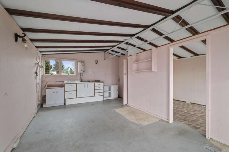 2 Holden Avenue Holdens Bay_16