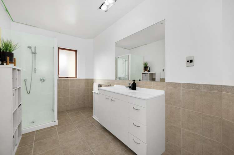 29 Baverstock Road Flat Bush_23