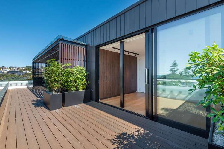18/423-427 Beach Road_4