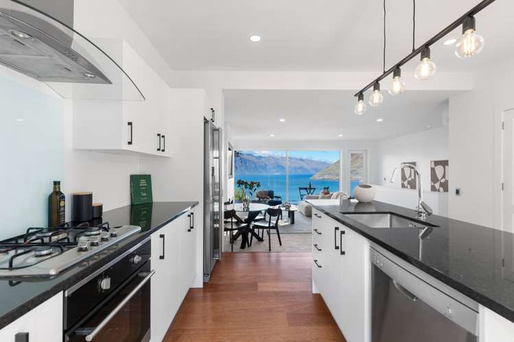 115 Wynyard Crescent Fernhill/Sunshine Bay_8