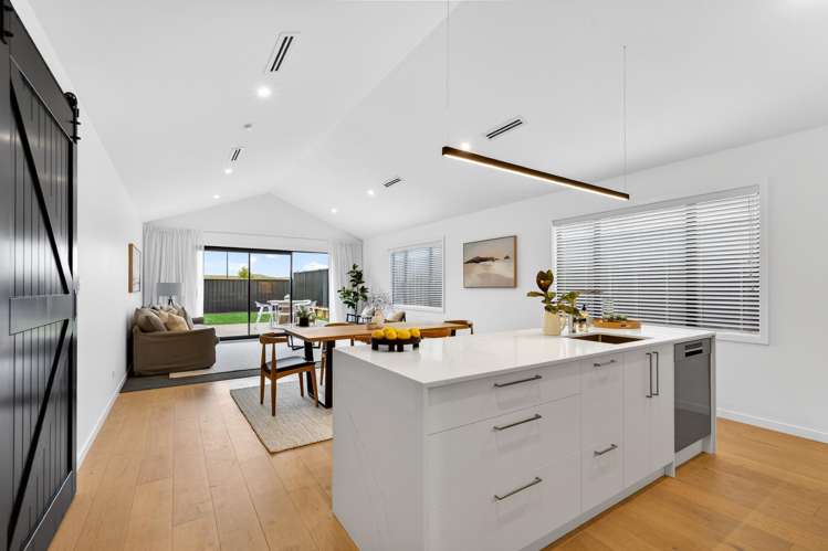 7 Annie Aranui Drive, Mission Hills_0