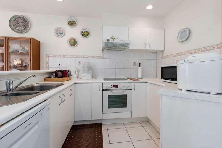 8/50 Cook Street Howick_10