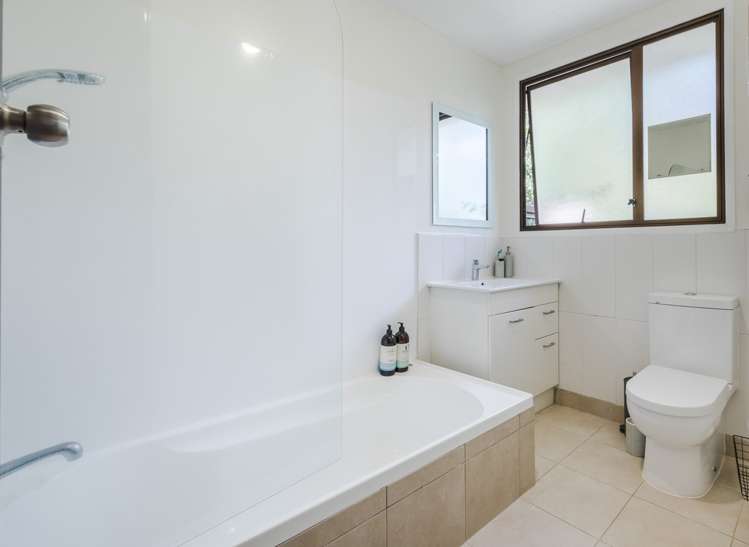 2/77 Woodfern Crescent Titirangi_10