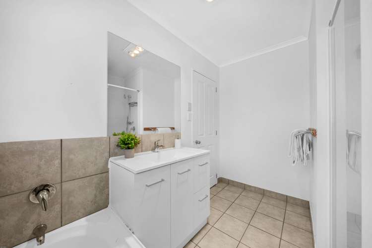 104 Naylors Drive Mangere_24