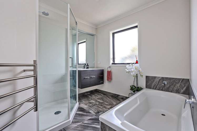 6 Horton Close Frimley_11