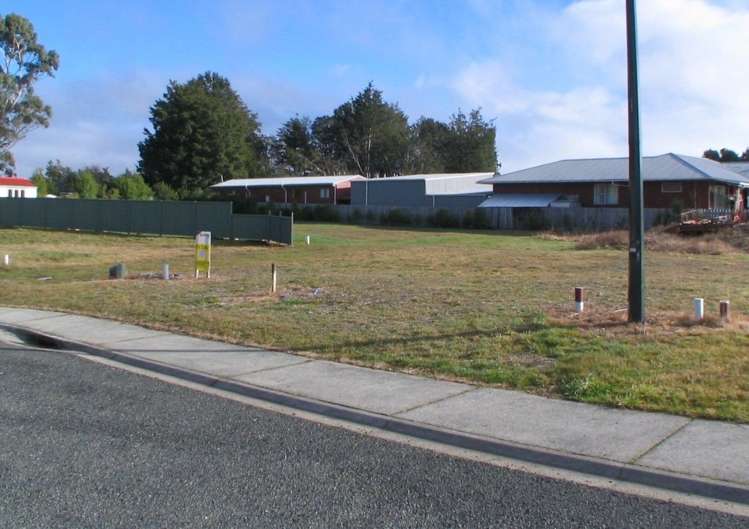 30 Motu-Au Close Manapouri_2