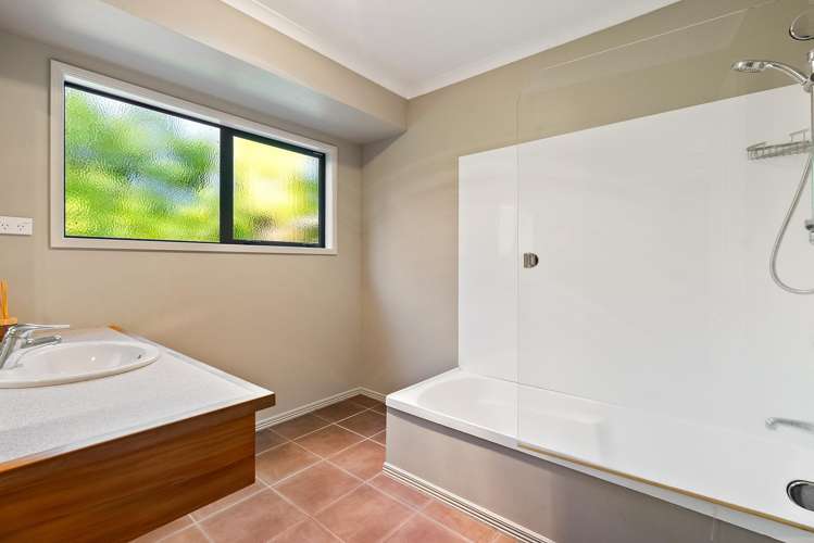 18 Paradise Point Place One Tree Point_11