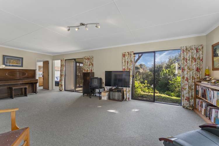 5 Moana Street Otaki Beach_16