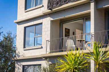 6/8 Western Springs Road_1