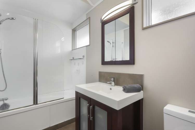 10/25a Beach Road Te Atatu Peninsula_9