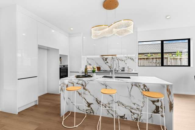 Luxurious Family Living with Reserve Views