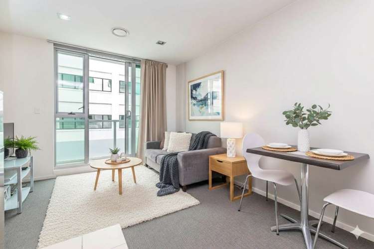 413/85 Beach Road_0