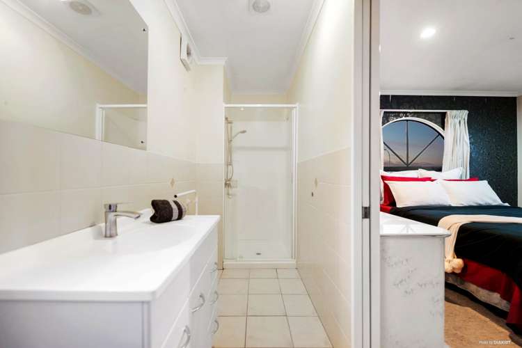 2 Tua Place Favona_13