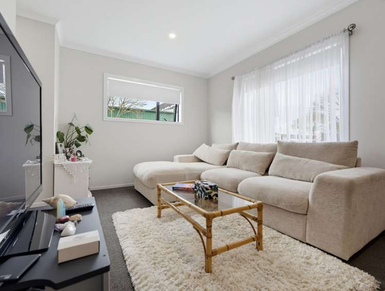 2/17 Vialou Street Hamilton City Central_5
