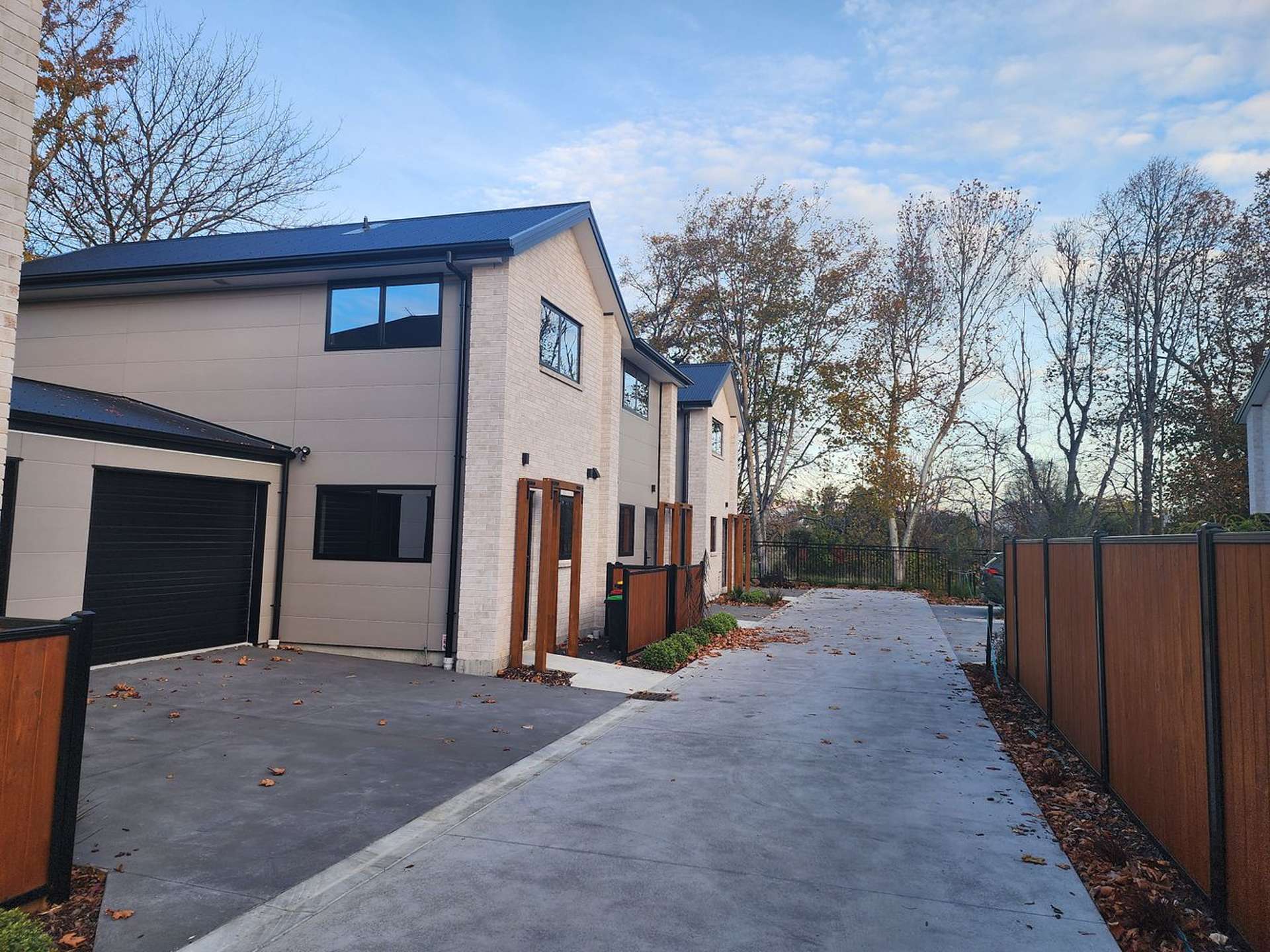 2/7 Matata Place Dallington_0