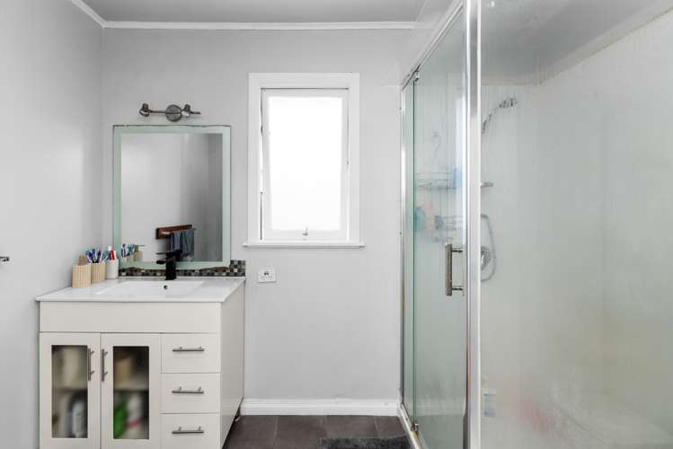 99 Wycliffe Street Onekawa_6