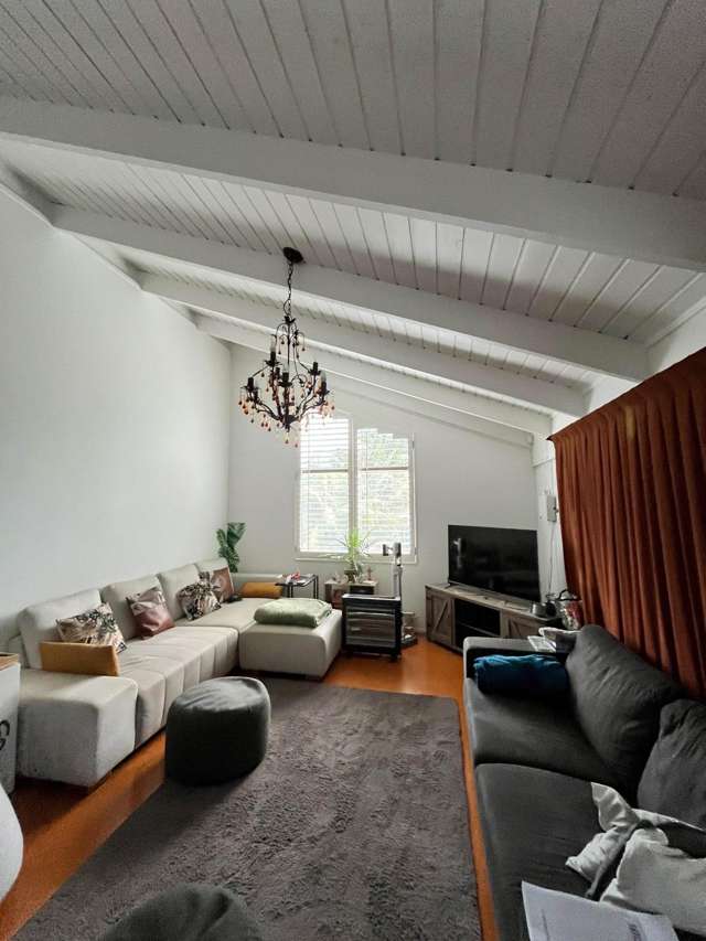 Rangitoto School Zone - 3 bedrooms house avail...
