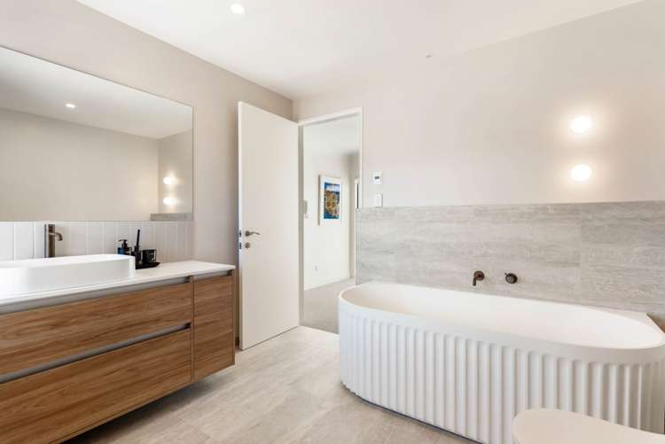 Beach Road Mairangi Bay_15