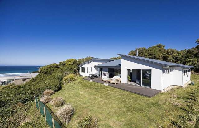 Contemporary Coastal Oasis Minutes From The City