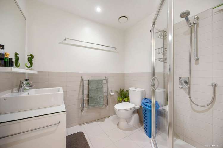 1004/30 Beach Road City Centre_7