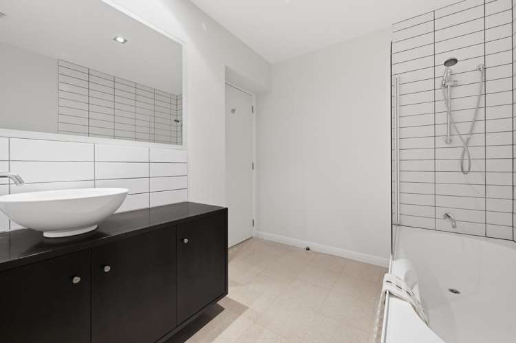 902/72 Devonport Road (Devonport Towers) Tauranga Central_14